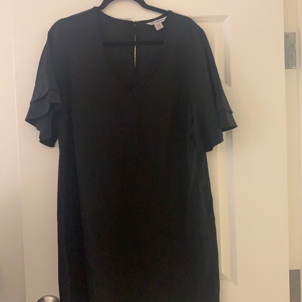 Black Tommy Bahama dress with subtle frill sleeve